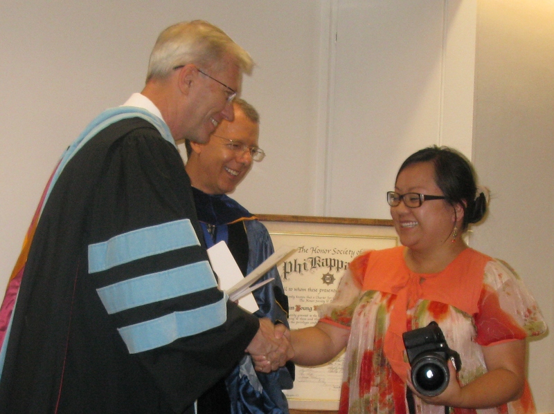 Bill Neal presents certificate to Mei Yin.