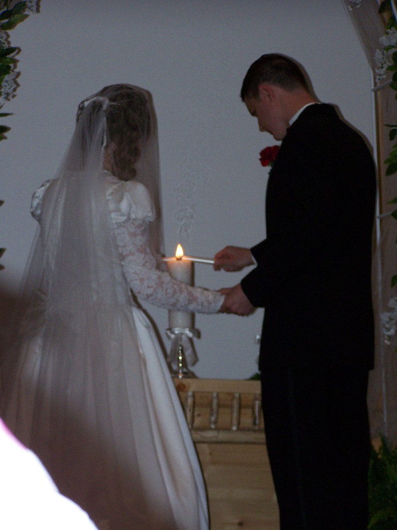 Ruth and Matt light the Unity Candle