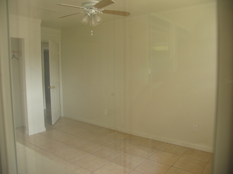 Front bedroom from entryway. Notice the ceiling fan. YEAH!