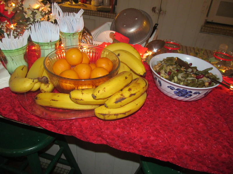 Lots of fruit for the diet concious, gluten free people. (Don't think any of those showed up.)