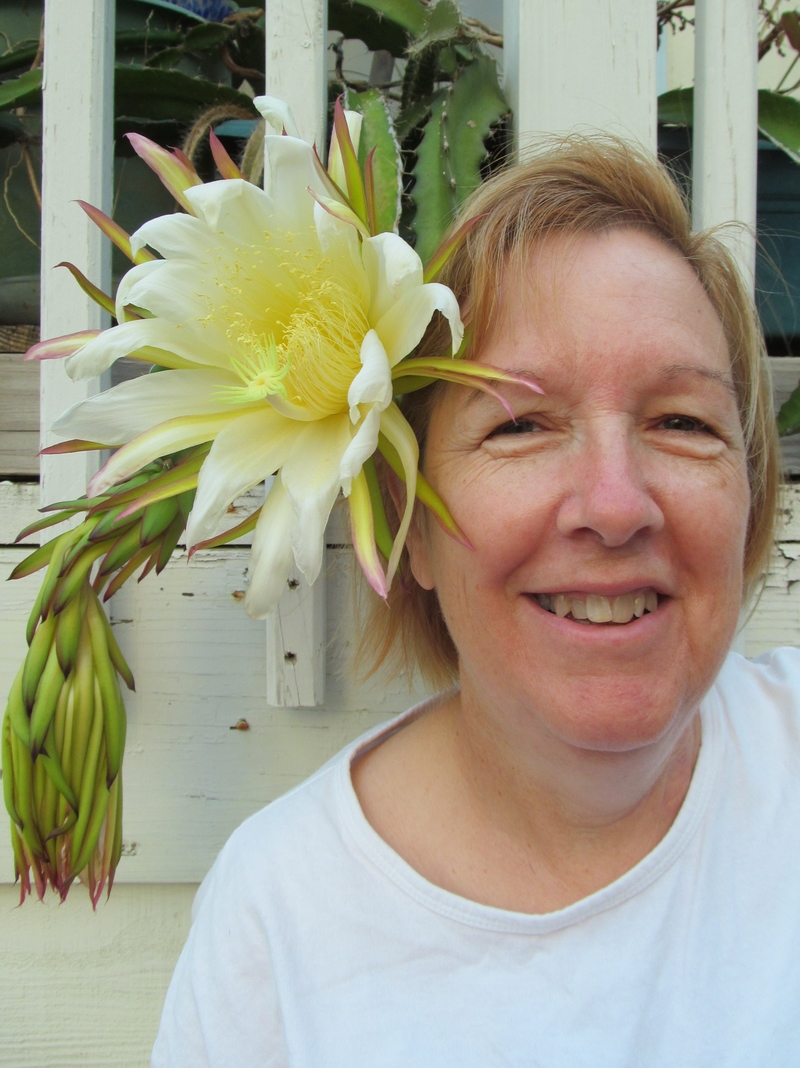 I thought Cindy would make a cute "Hawaiian Girl" look with the flower. At 6:20am she was willing. :-) 