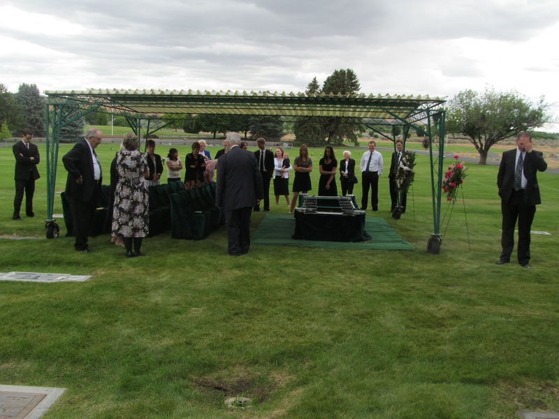 Gravesite: Nate?, Herman, Inge, Maryjo, Karen, Emily, Cindy, Barbara, Lisa, Larry, Angela, Zack, Cheryl, Danyka, Carissa, xx, joseph, David, Bishop