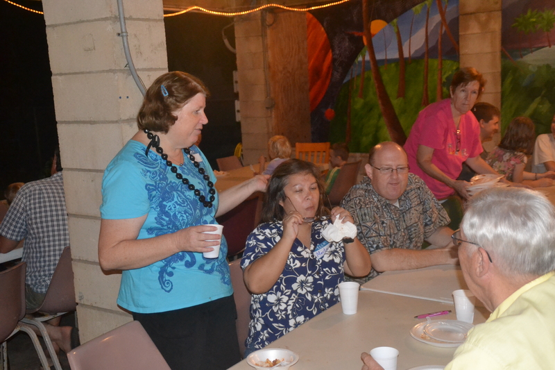 crowd, Lois Colton, Marty and Cary Countryman, Cindy Colton