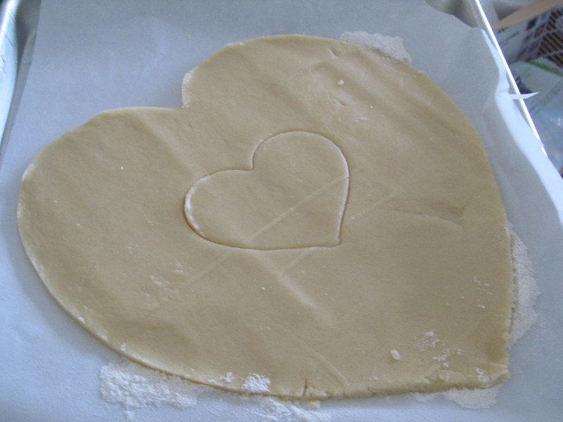 Here's the beginning of a HUGE sugar cookie that we gave to one of our Home Teaching families. He's the one that motivated the whole new batch of sugar cookies.