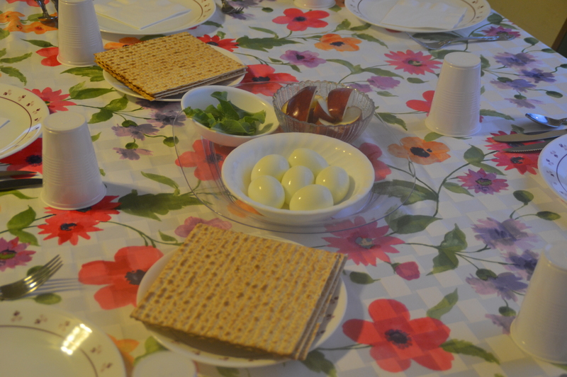 I liked the Matzoh bread. The next day I had more of it with hummus. That was excellent!