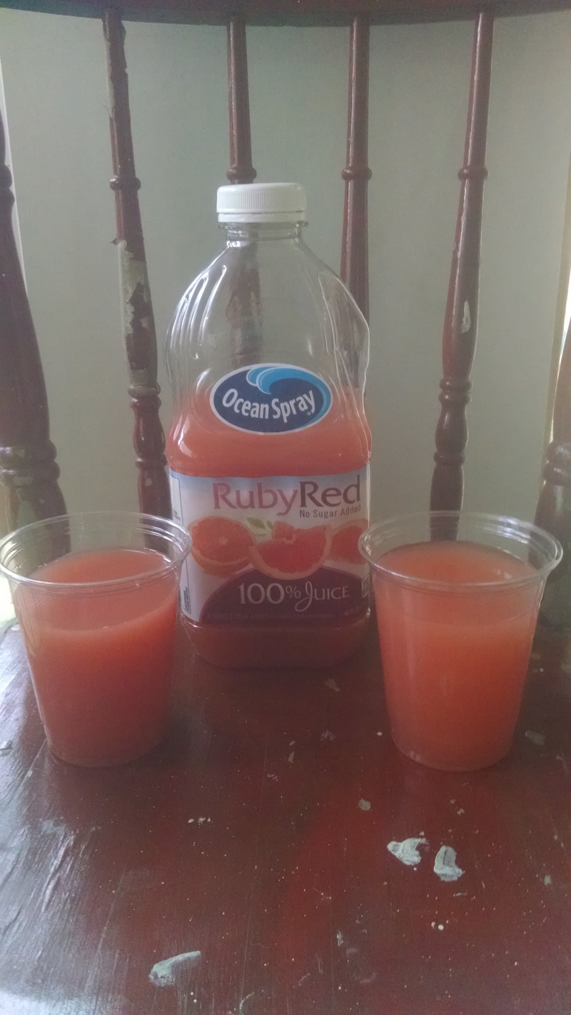 We celebrated our 40th anniversary at break time by drinking Ruby Red Grapefruit Juice. "Ruby" is the gem of the 40th anniversary.