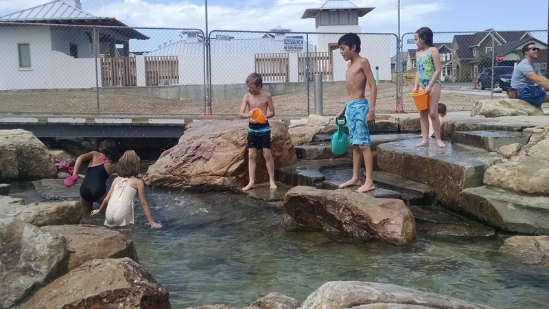 You knew a water fight would happen sooner or later. Eva thought shoes were a great tool. Anything worked.