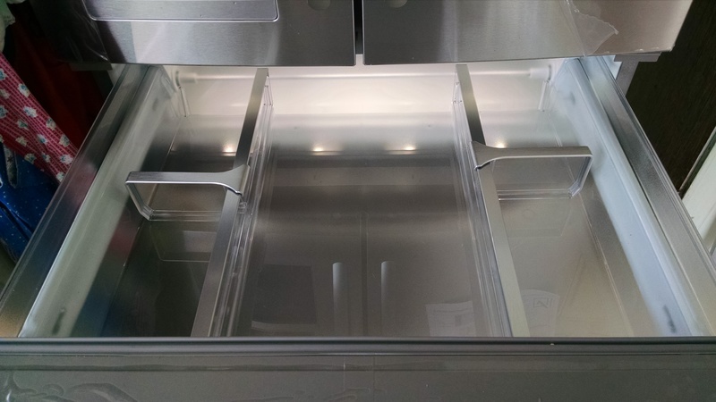 I love this drawer. It has humus, guacamole, yogurt, produce....