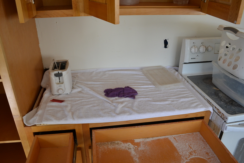 Kitchen main cabinets between low and high