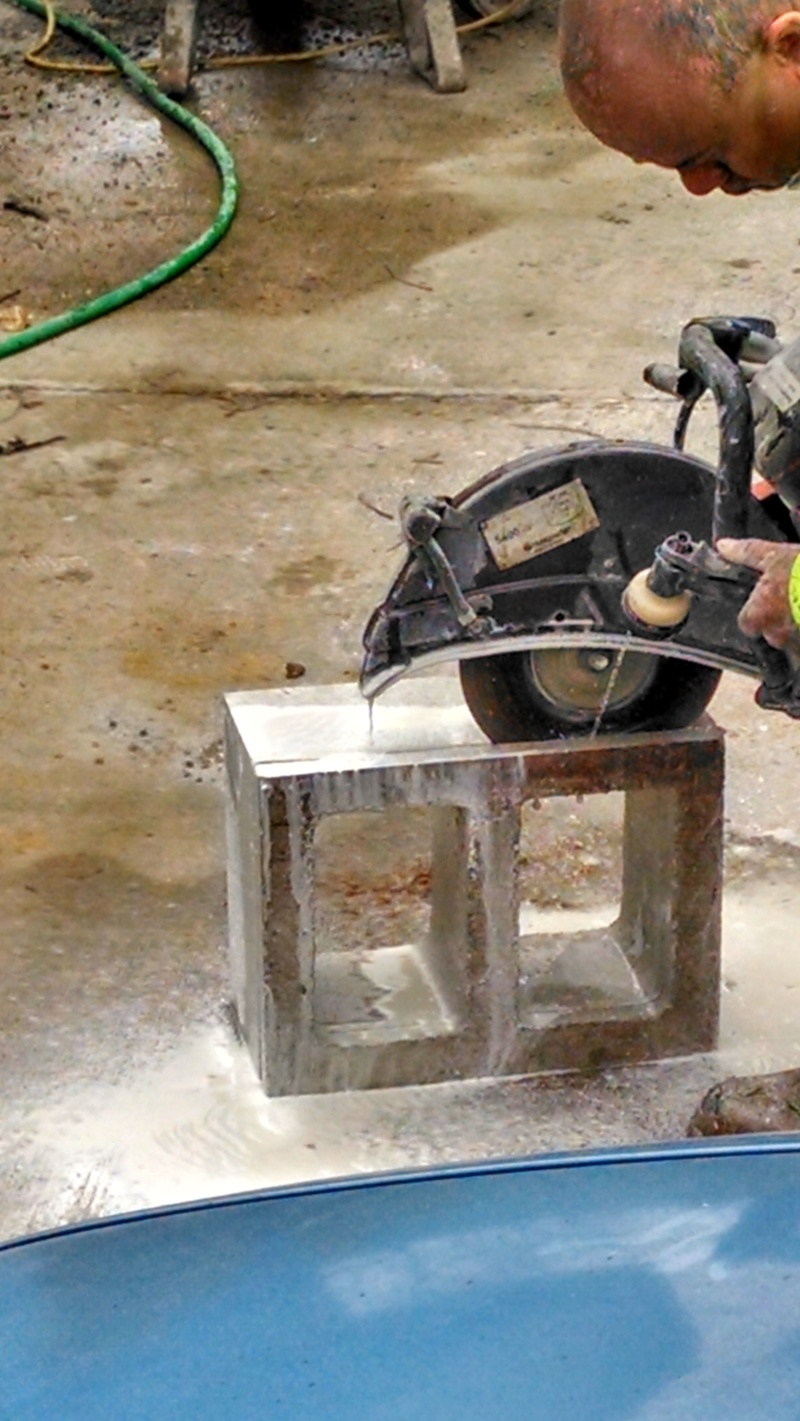 Cutting the top block for the SW pillar.