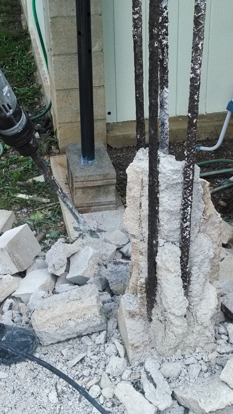 NW pillar almost gone.