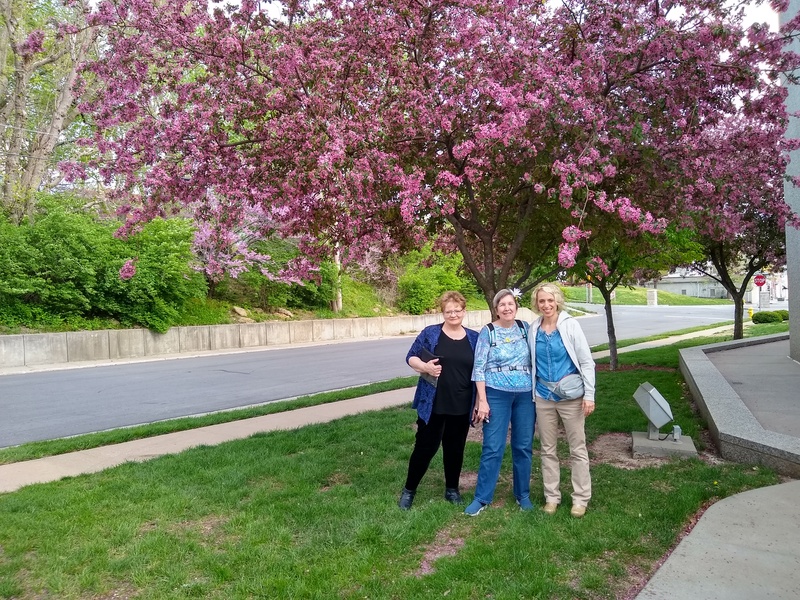 Liberty Jail Grounds Paulette, Cindy, Kimber in front of a pretty pink tree.