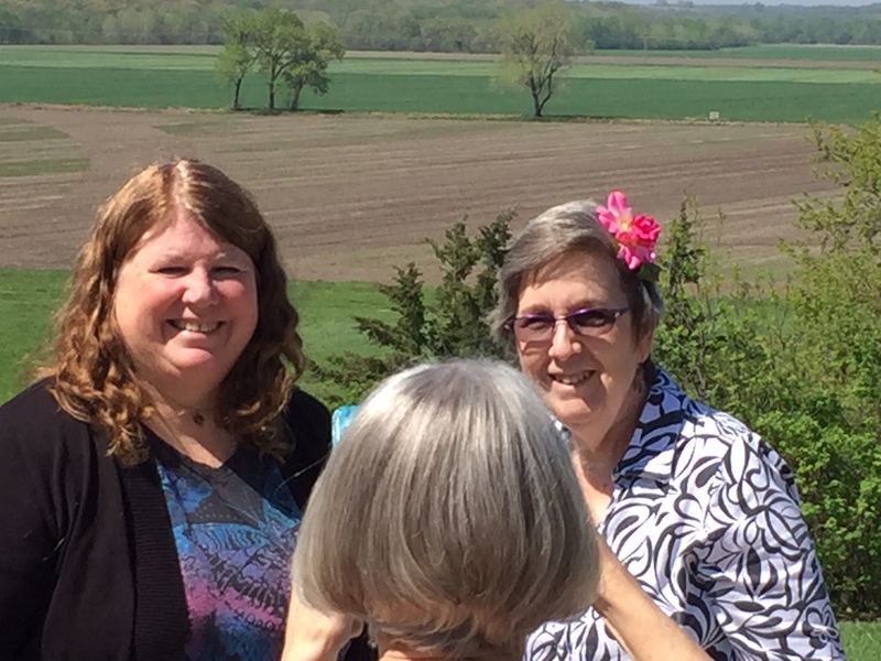 Lois, Cindy