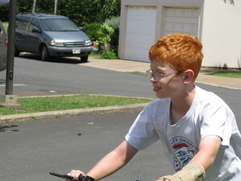Closer view of Aldridge boy. Spelling???? Okay, there are tons of kids around. I just showed you a small fraction. :-)