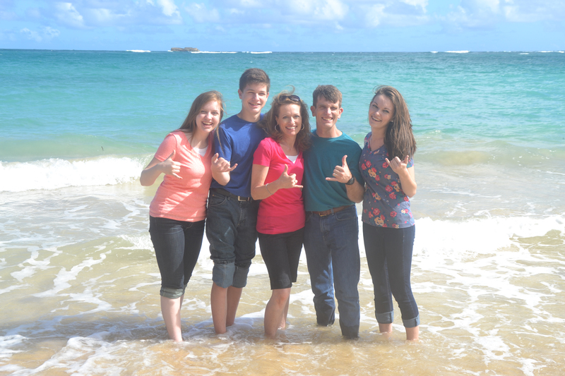 Shaka: Ashton, Hyrum, Sharon, Troy, Andrea, at Hukilau Beach
